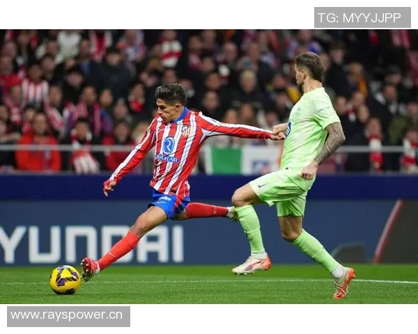 塞维利亚客场惊险战胜马德里竞技,继续保持西甲领先位置 塞维利亚客场惊险战胜马德里竞技,继续保持西甲领先位置