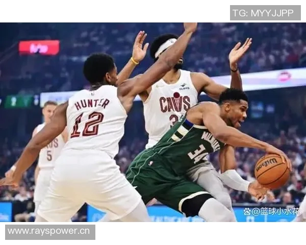 雄鹿主场击败快船，字母哥砍下三双领军取胜